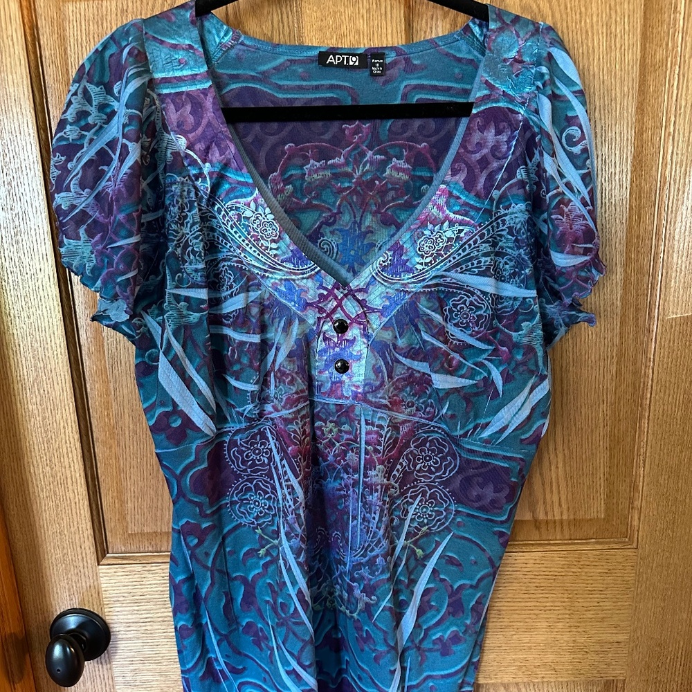 Apt. 9 Blue/Purple V-Neck Shirt.  Size 1X.